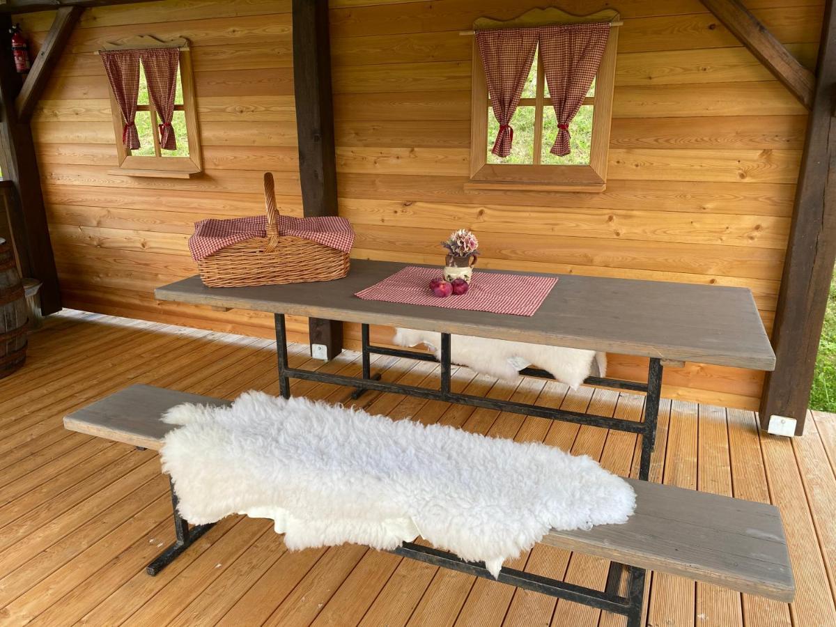Wooden Hut At Tourist Farm Artisek Βίλα Store Εξωτερικό φωτογραφία