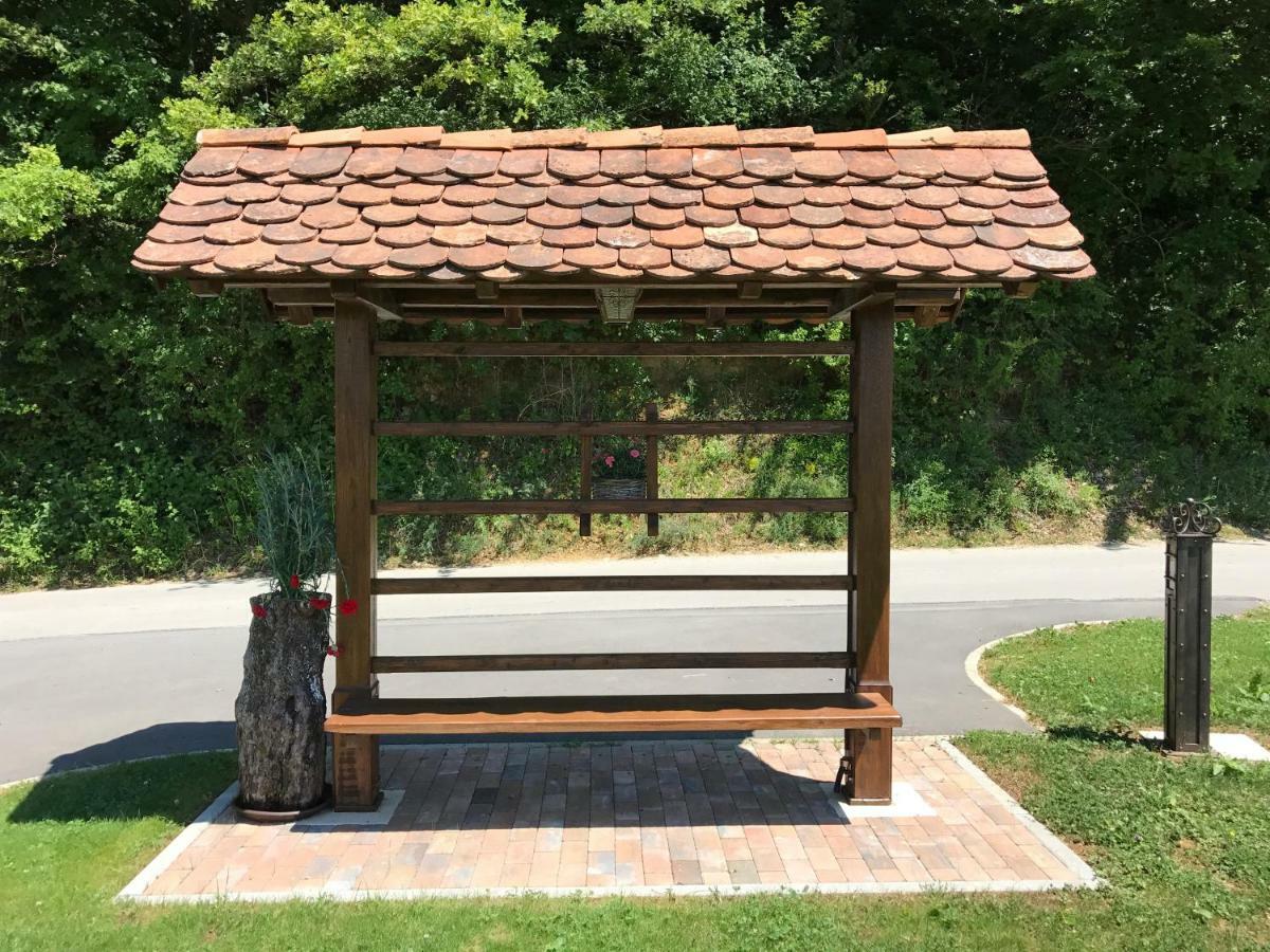 Wooden Hut At Tourist Farm Artisek Βίλα Store Εξωτερικό φωτογραφία