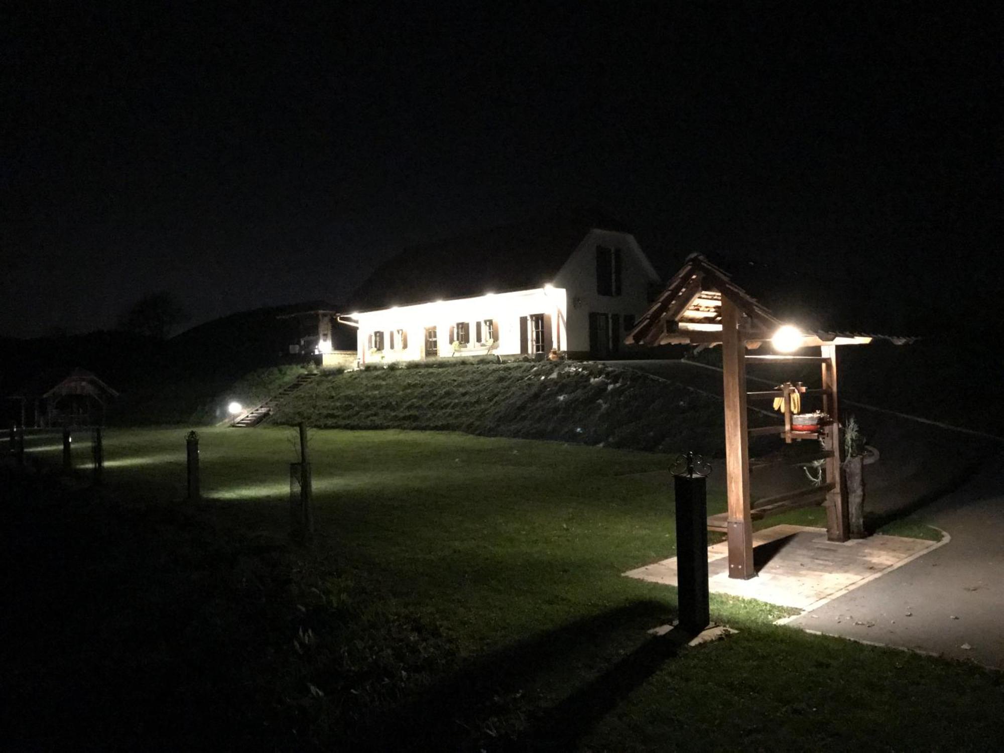 Wooden Hut At Tourist Farm Artisek Βίλα Store Εξωτερικό φωτογραφία